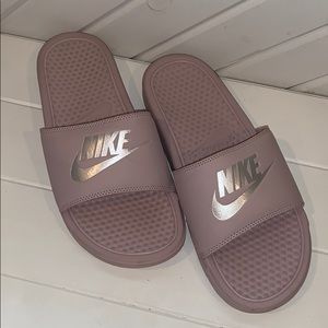 Light pink Nike slides with silver holo logo